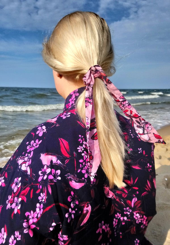 scrunchie w różowe kwiaty