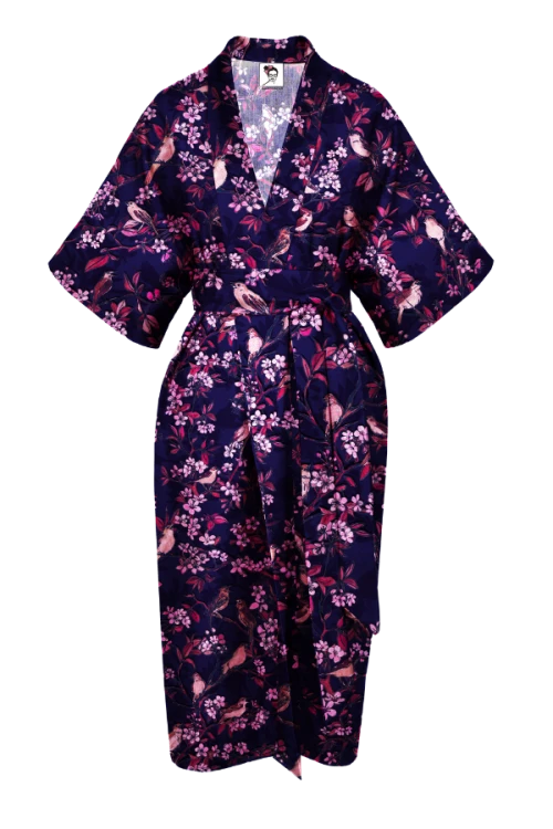 granatowe kimono z wiskozy kwiatowy wzór NAWROTANKA