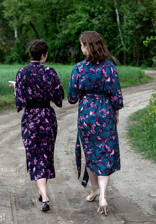 granatowe kimono_na wesele z przyjaciółką nawrotanka.jpg