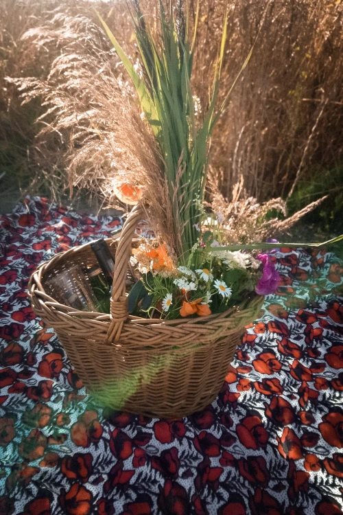 NAWROTANKA  kosz piknikowy + narzuta czerwone maki.jpg