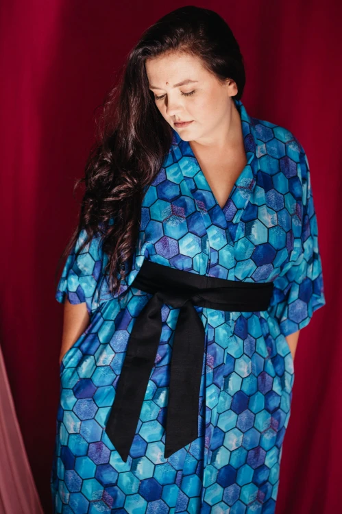 NAWROTANKA turkusowe kimono geometryczny wzór orient heksagony.jpg