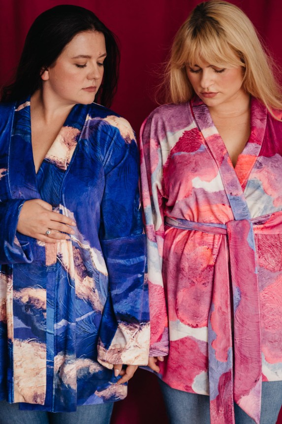 nawrotanka malowany print chmury kimona kobalt i różowe dla przyjaciółek.jpg