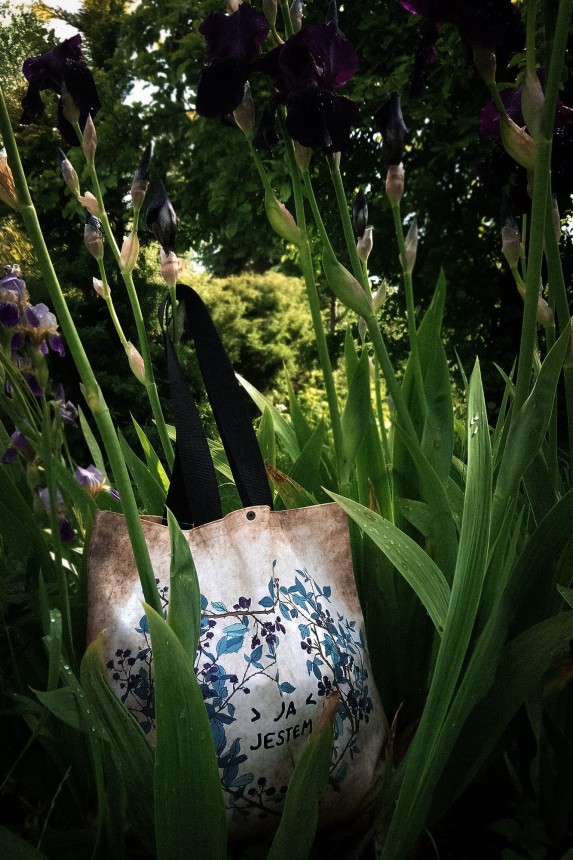 nawrotanka bawełniana szoperka duża torba beżowa w irysach.jpg