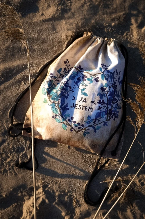 nawrotanka bawełniany plecak worek jezyny na plazy wakacje.jpg