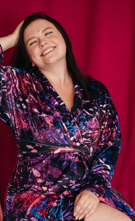 NAWROTANKA wiskozowe kimono dla brunetki w różową rafę koralowa krótkie.jpg