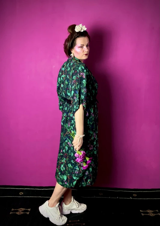 zielone kimono malahit szmarag wazki i kwitnące maliny wzor botaniczny (5).JPEG