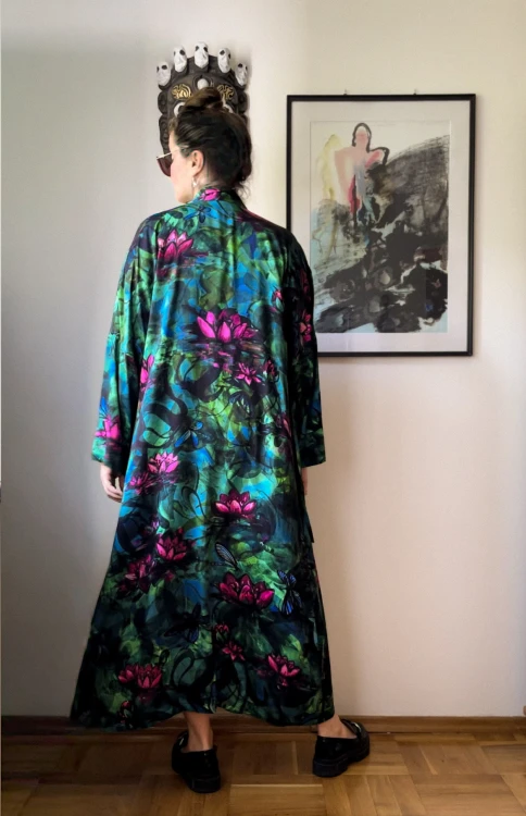 kimono kwiatowe narzutka satynowy płaszcz różowo-zielony wzór NAWROTANKA.jpg