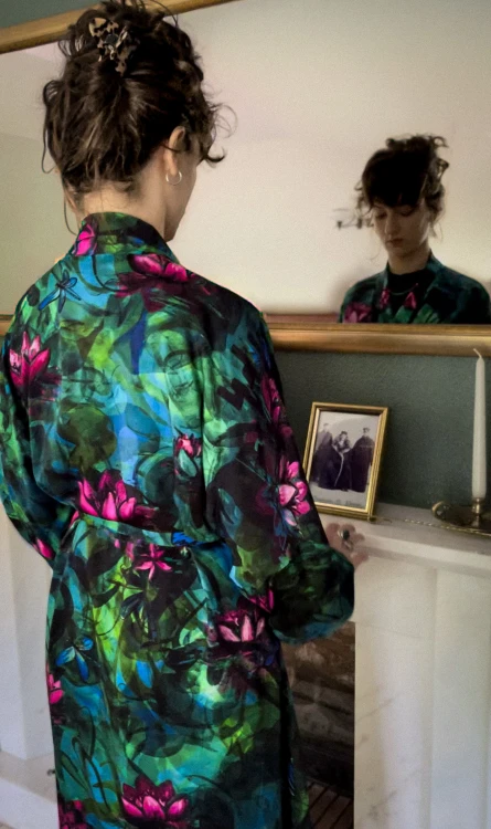 kolorowe KIMONO nenufary różowe lilie wodne z ważkami i zielenią nostalgiczne zdjęcie nawrotanka.jpg