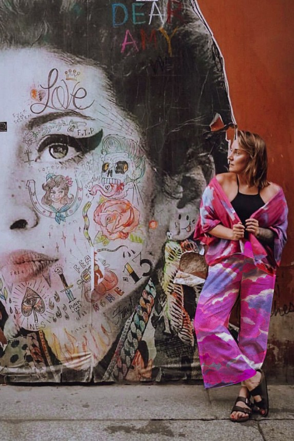 streetart sztuka kimono i spodnie w różowe chmury niebo NAWROTANKA zestaw wakacyjny.jpg