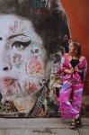 streetart-sztuka-kimono-i-spodnie-w-rozowe-chmury-niebo-NAWROTANKA-zestaw-wakacyjny.jpg