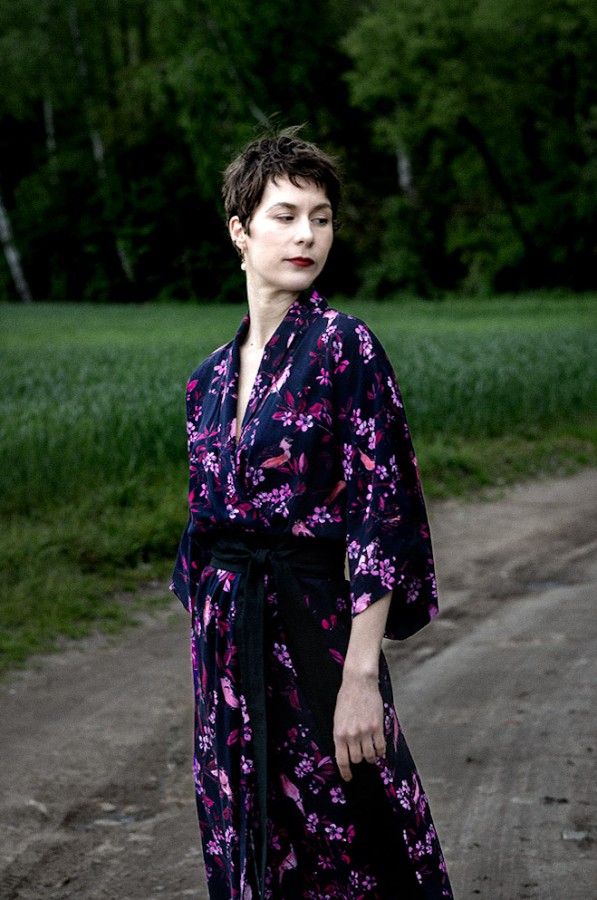 kimono ciemne w kwiaty sakura NAWROTANKA.jpg