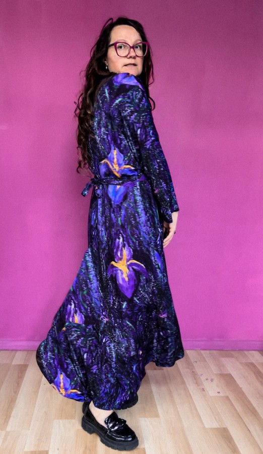 wiskozowe kimono w irysy NAWROTANKA polska marka .jpg