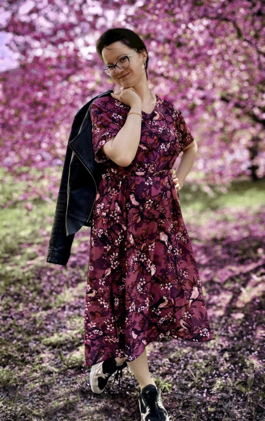 prosta SUKIENKA MIDI z dwustronnym dekoltem  • wzór SŁOWIKI bordo  • 100% wiskoza (1)