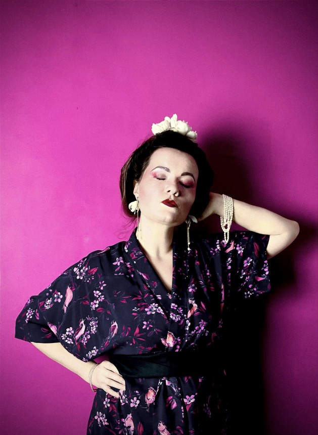 KIMONO klasyczne KRÓTKIE • wzór SŁOWIKI czarne • 100% wiskoza