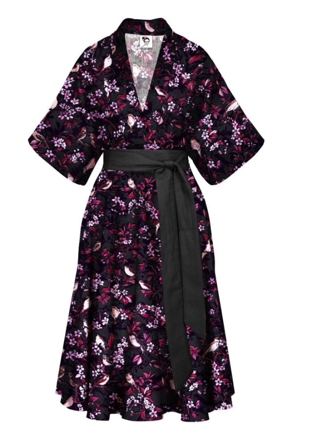 sukienka czarna w kwiaty na wiosnę.jpg