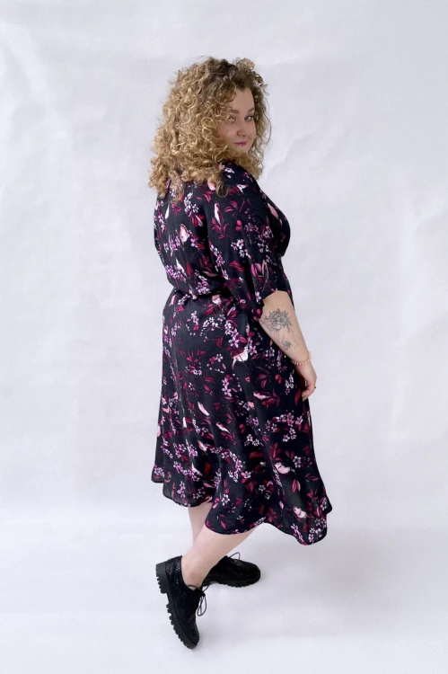 sukienka w kwiaty plussize.jpg