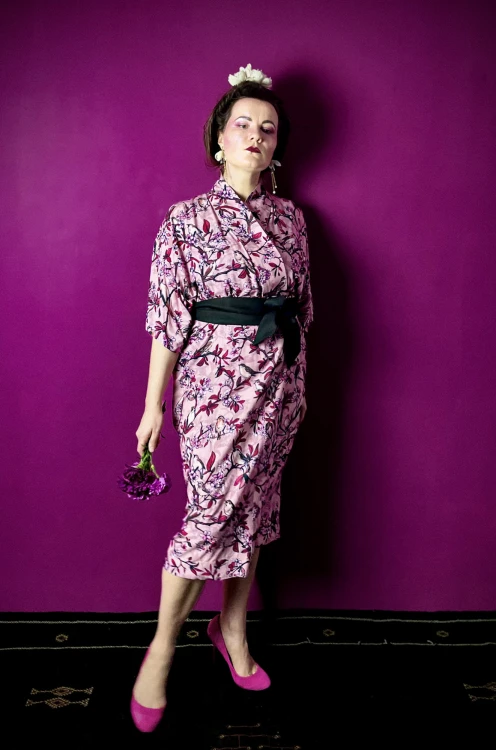 RÓŻOWE kimono w kwiaty sakura japoński motyw wzór NAWROTANKA (3).jpg