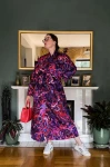 kimono maxi premium wzór abstrakcyjny SERPENTYNY RADOŚCI nawrotanka sukienka kopertowa do sneakersów.jpg