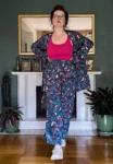 kimono mini + spodnie komplet premium turkusowy wzór w kwiaty i ptaki SŁOWIKI nawrotanka do białych sneakersów i różowego topu.jpg