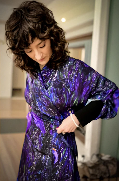 kimono irysy gwiaździste wiązane w talii.jpg