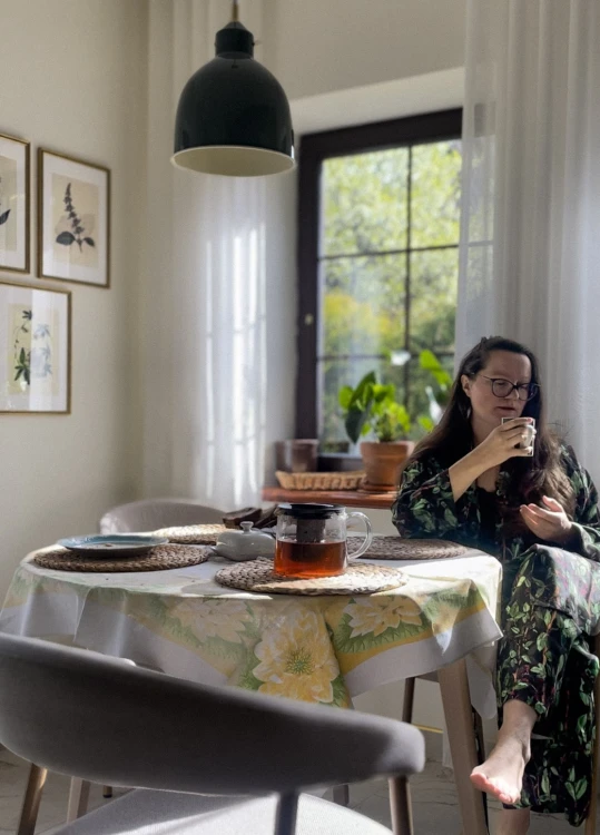 domowy homewear wygodna piżama szlafrok komplet spodnie i kimono z wiskozy zielony botaniczny wzór maliny NAWROTANKA.jpg