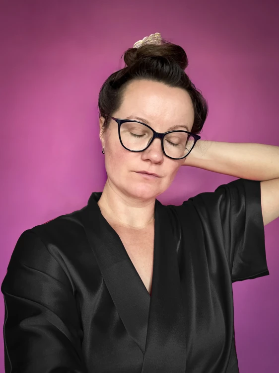 KIMONO krótkie CZARNE z wiskozy satynowej.png