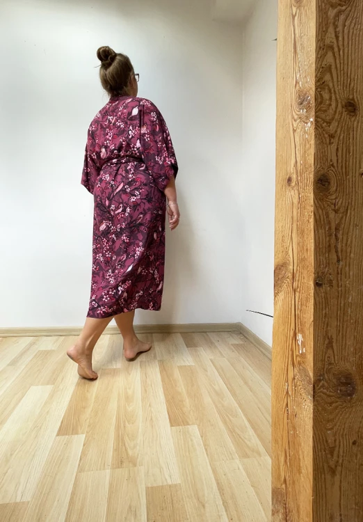 duży rozmiar kimono z wiskozy kwiatowy wzór NAWROTANKA