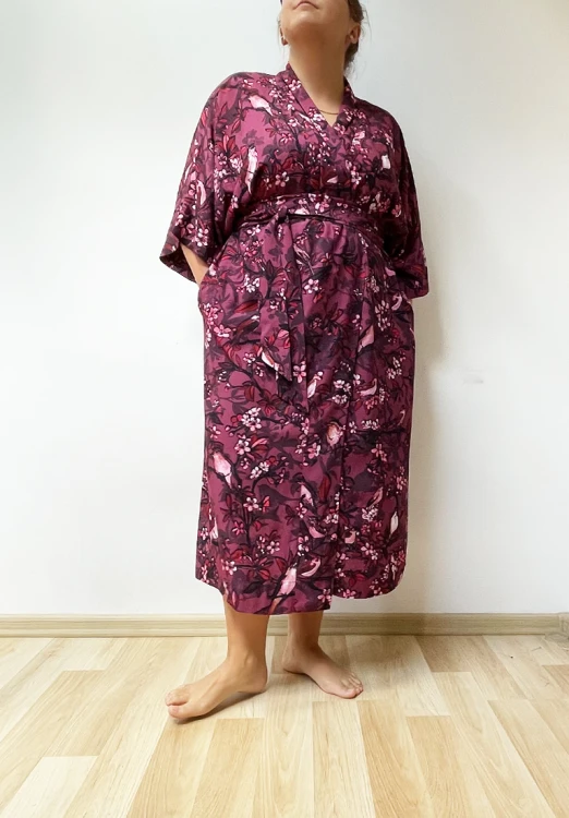 bordowe kimono z wiskozy kwiatowy print NAWROTANKA